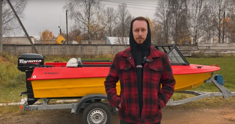 (2025) Лодка "Крым" с ветровым стеклом модели "Премиум" и окраской в два цвета!