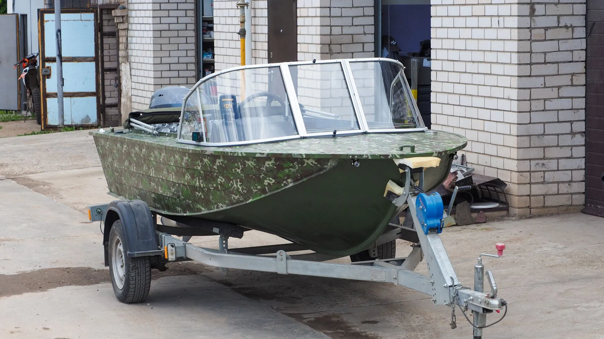 (2023) Южанка 2 Ветровое стекло Комфорт с боковиной Классик, покраска в пятнистый камуфляж