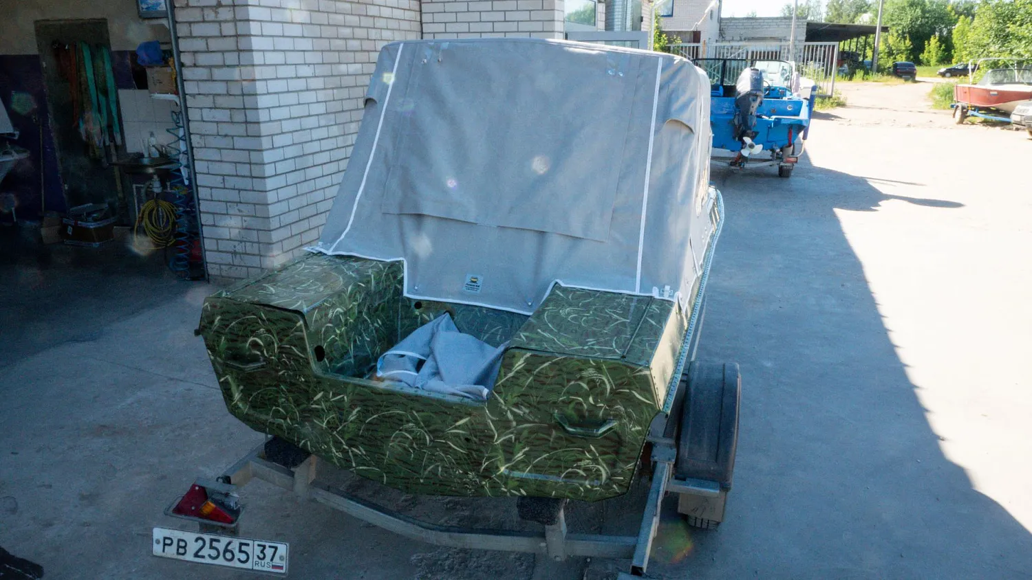 (2022) Обь 3 Ветровое стекло Комфорт с боковиной Классик, покраска в зеленый камуфляж