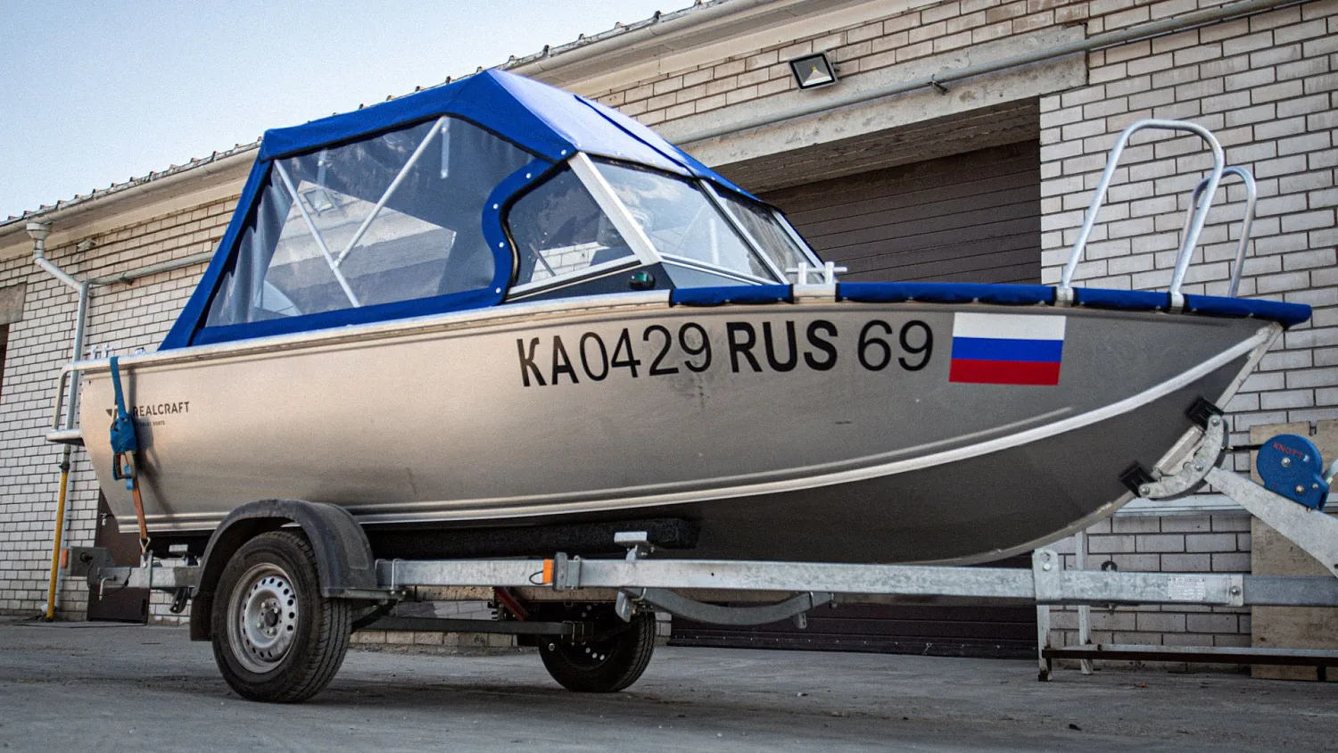 (2021) RealCraft 440 Тент ходовой на заводское стекло