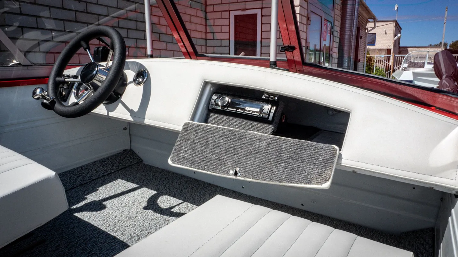 (2021) Обь 3 Ветровое стекло Элит с боковиной Классик, тент Ходовой, покраска в красный цвет