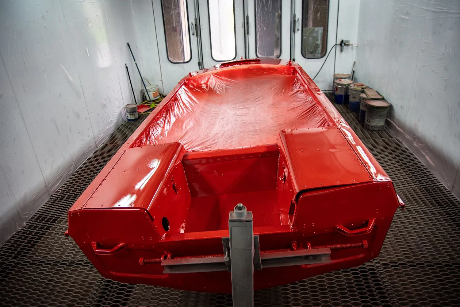 (2021) Обь 3 Ветровое стекло Элит с боковиной Классик, тент Ходовой, покраска в красный цвет