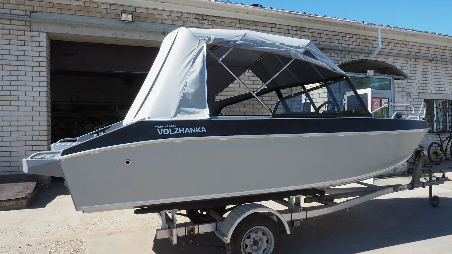 (2023)  Волжанка 53 Bowrider - Fish Ветровое стекло AUTO с боковиной Классик, Ходовой и транспортировочный тенты