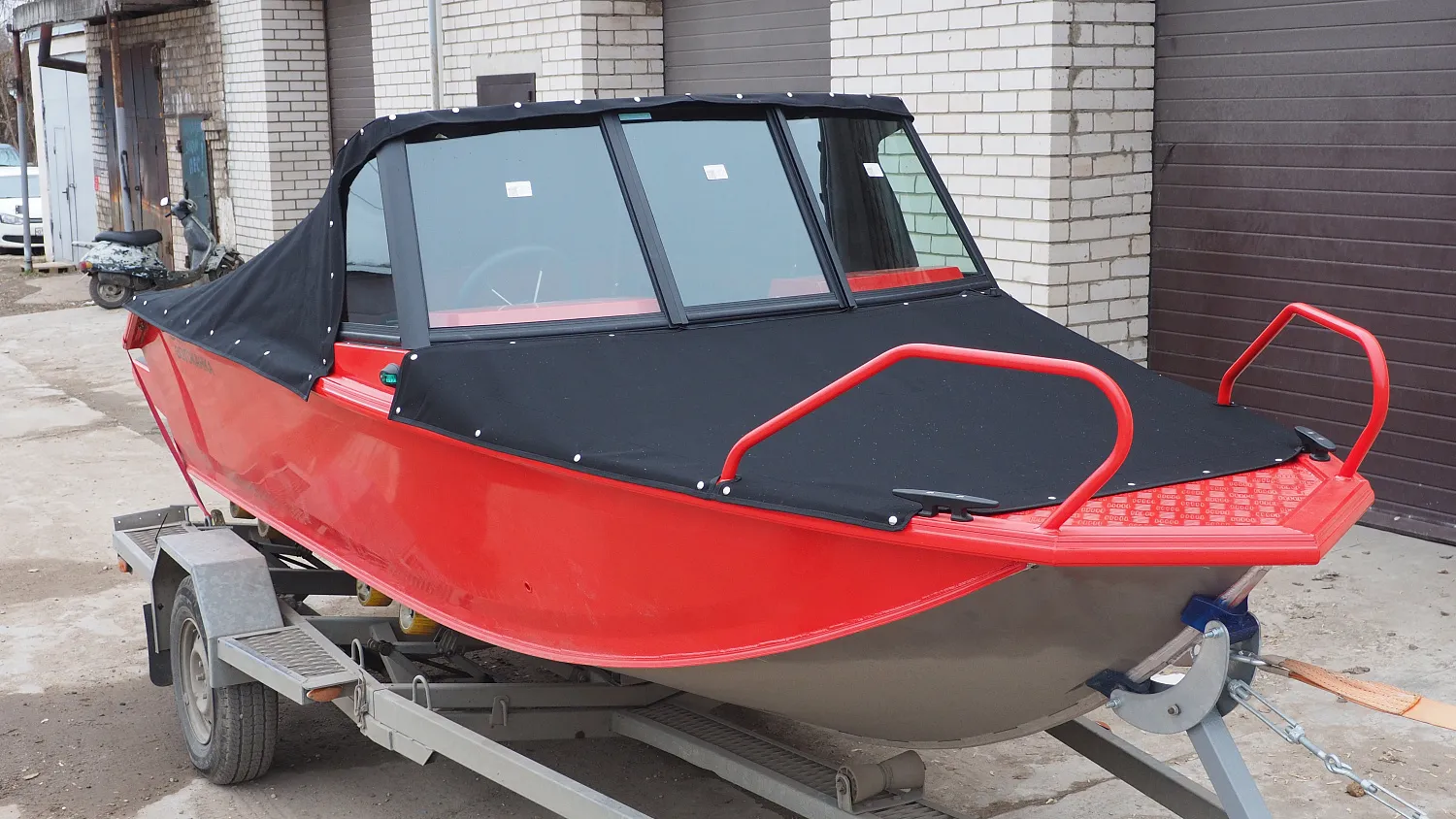 (2024) Волжанка 46 Фиш AUTO XL красная