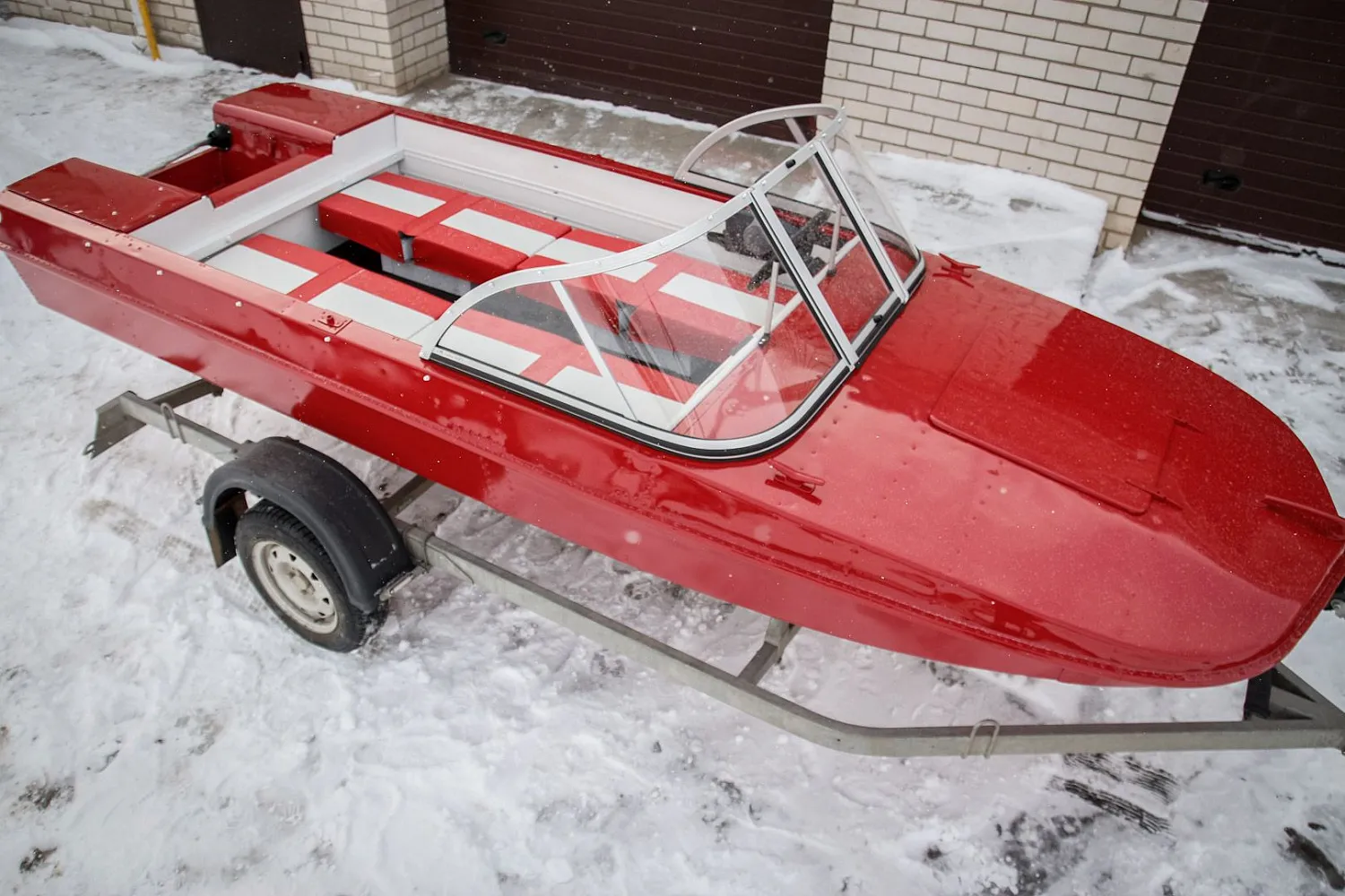 (2018) Обь 3 Ветровое стекло Элит с боковиной Классик, тент Стояночный, покраска в Красный