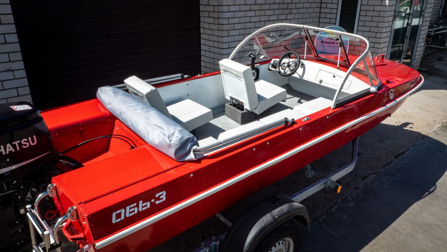 (2021) Обь 3 Ветровое стекло Элит с боковиной Классик, тент Ходовой, покраска в красный цвет