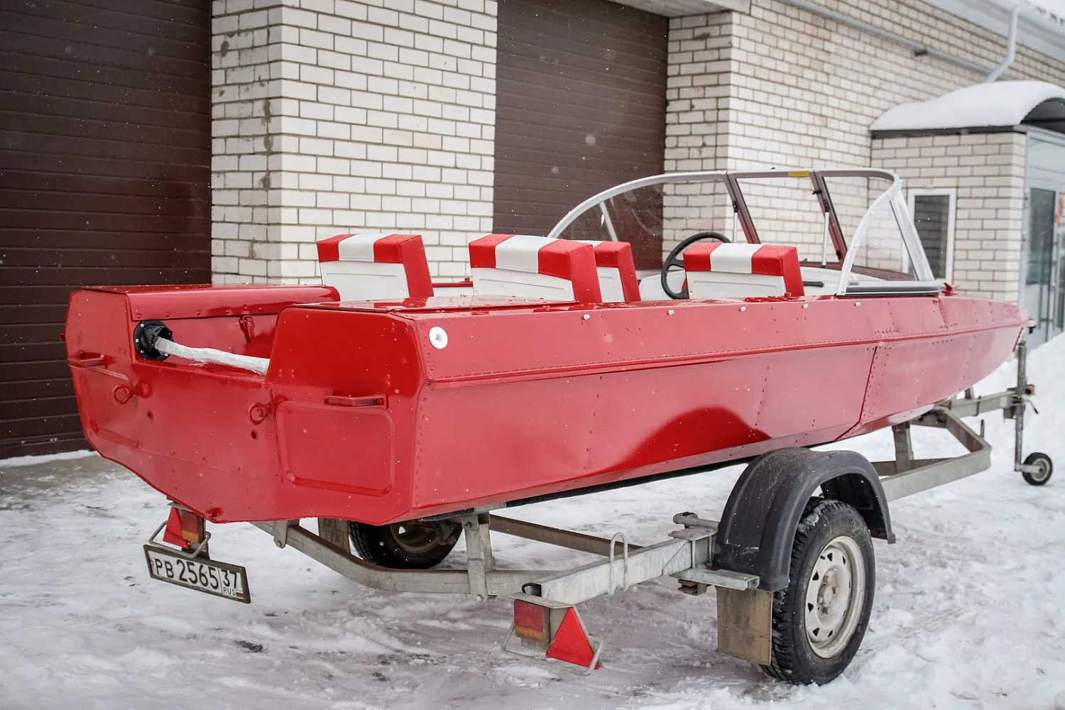 (2018) Обь 3 Ветровое стекло Элит с боковиной Классик, тент Стояночный, покраска в Красный