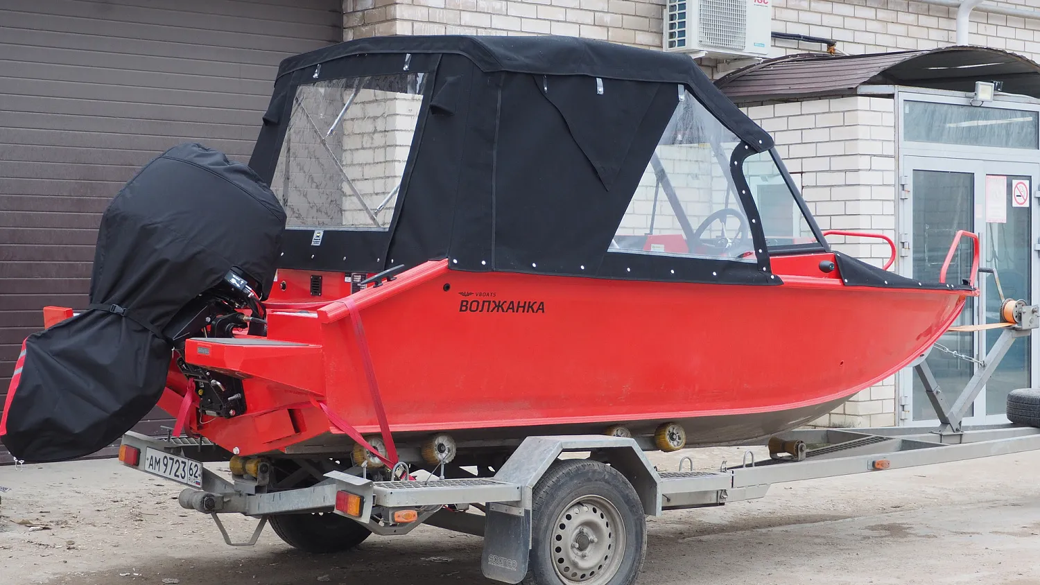 (2024) Волжанка 46 Фиш AUTO XL красная