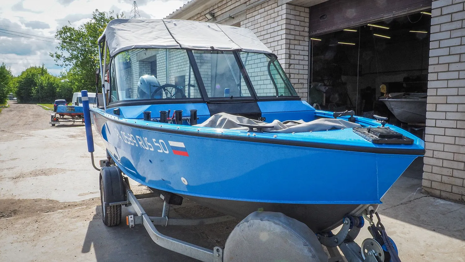 (2022) Windboat 4.6 DCX Ходовой тент на заводское ветровое стекло