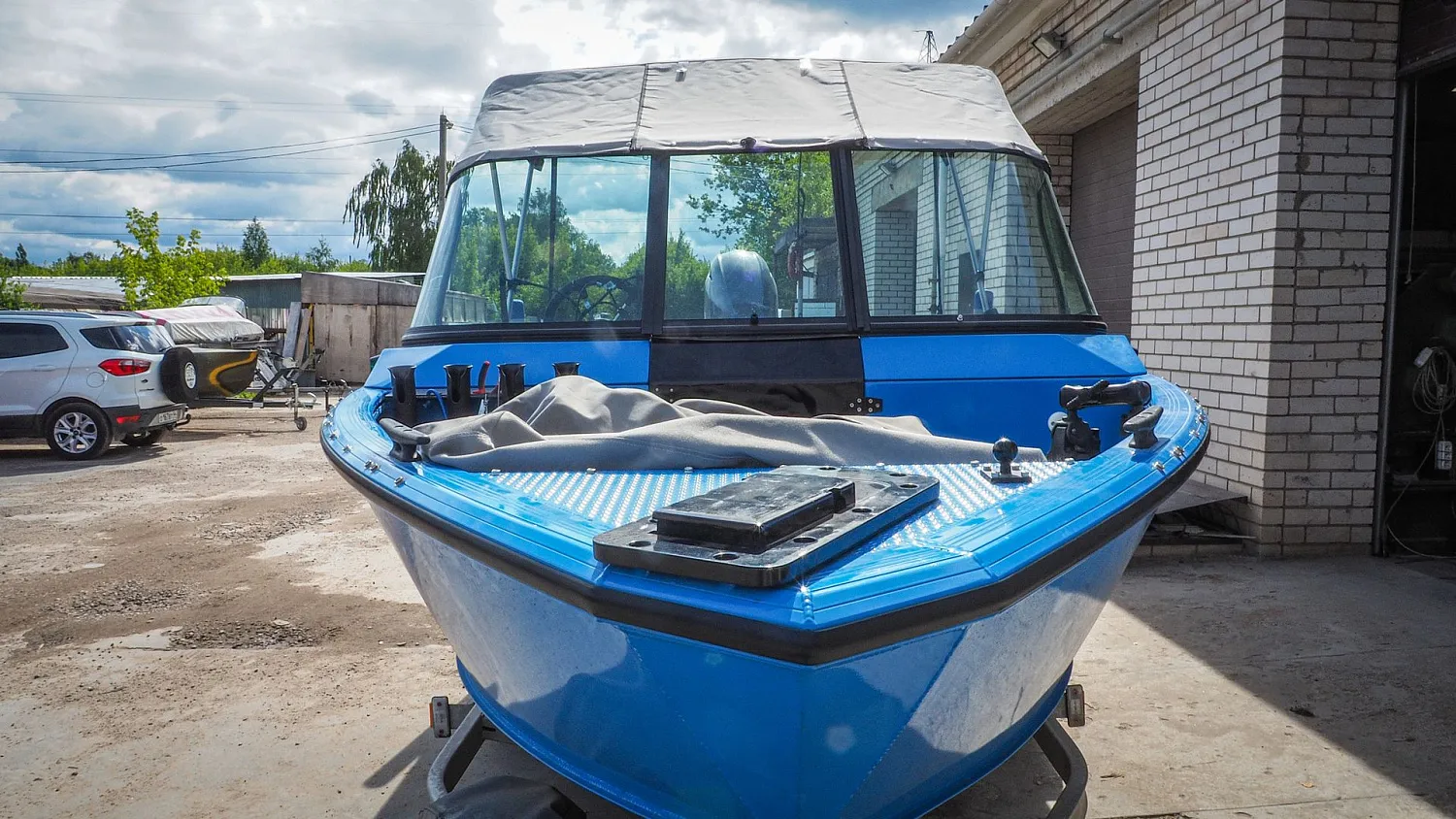 (2022) Windboat 4.6 DCX Ходовой тент на заводское ветровое стекло