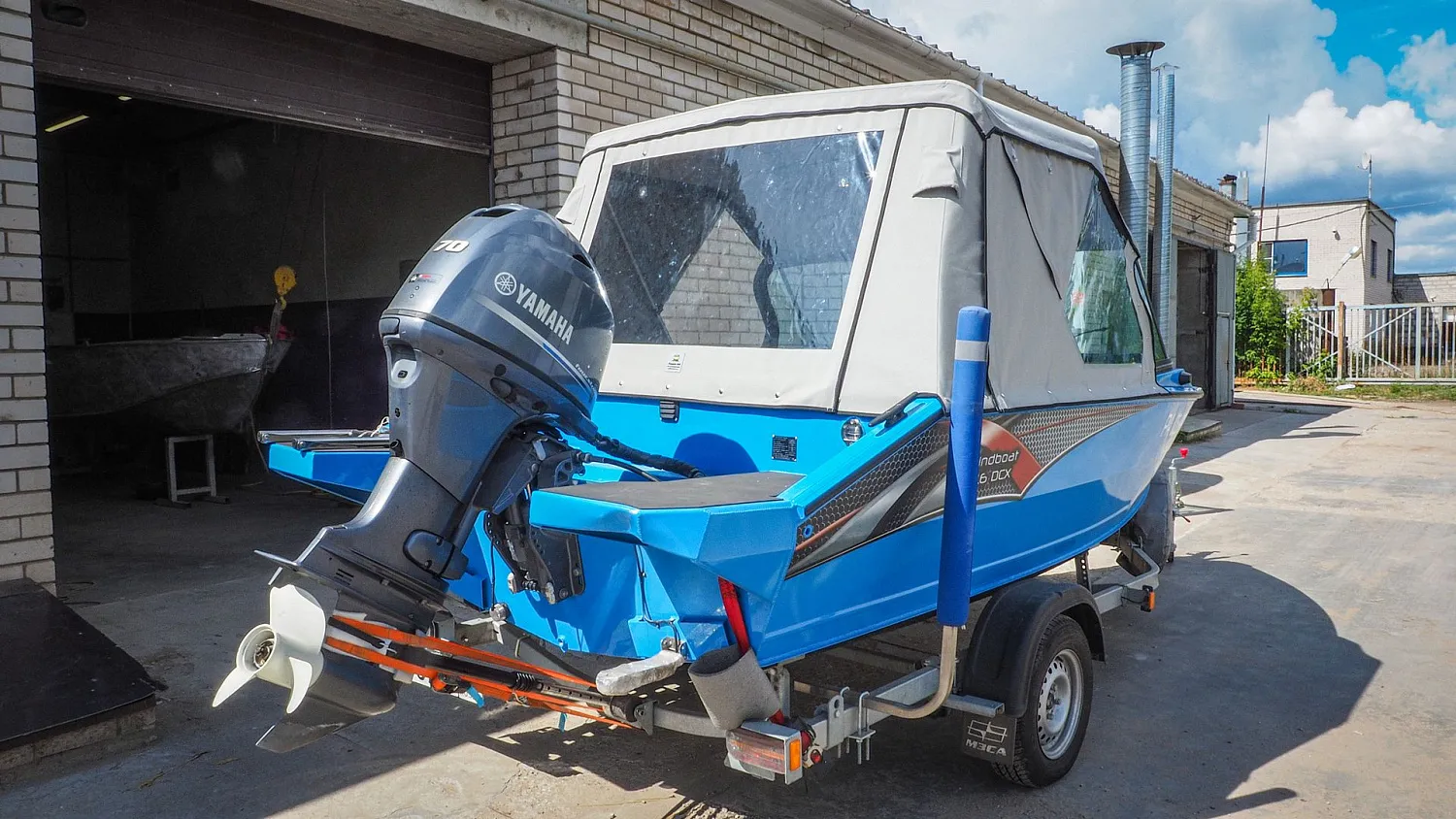 (2022) Windboat 4.6 DCX Ходовой тент на заводское ветровое стекло