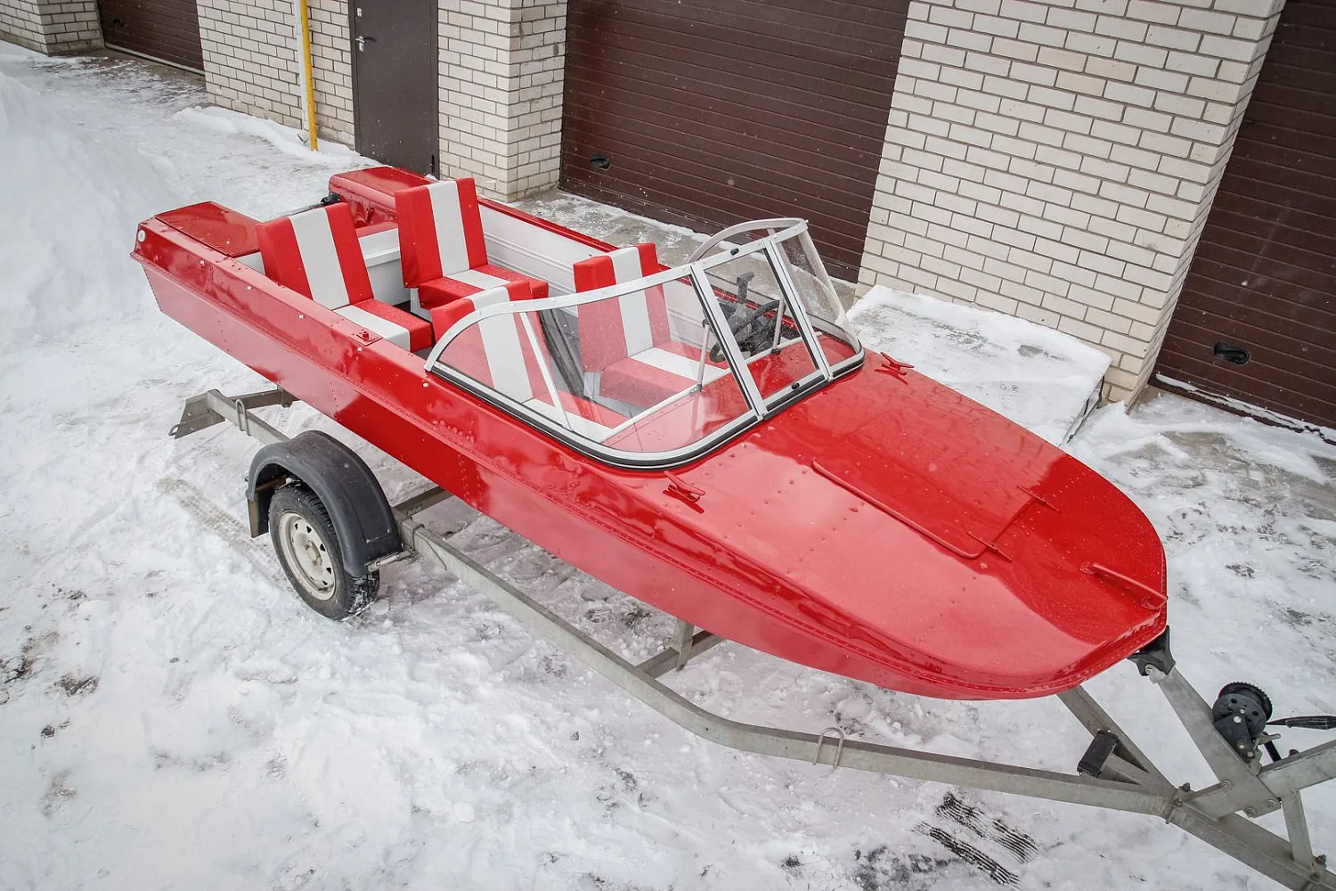 (2018) Обь 3 Ветровое стекло Элит с боковиной Классик, тент Стояночный, покраска в Красный