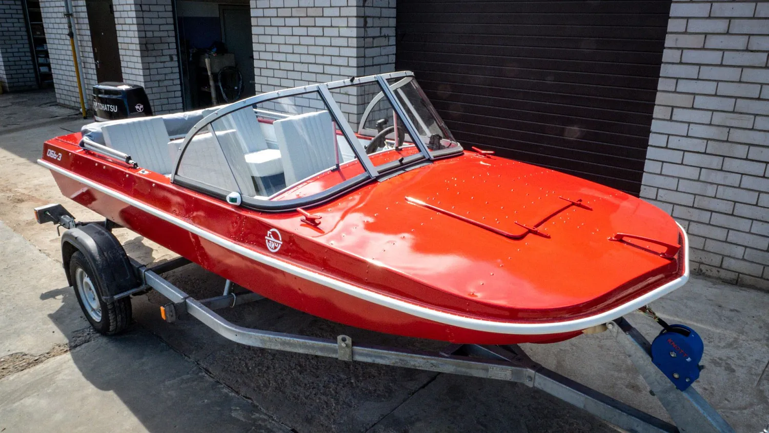 (2021) Обь 3 Ветровое стекло Элит с боковиной Классик, тент Ходовой, покраска в красный цвет