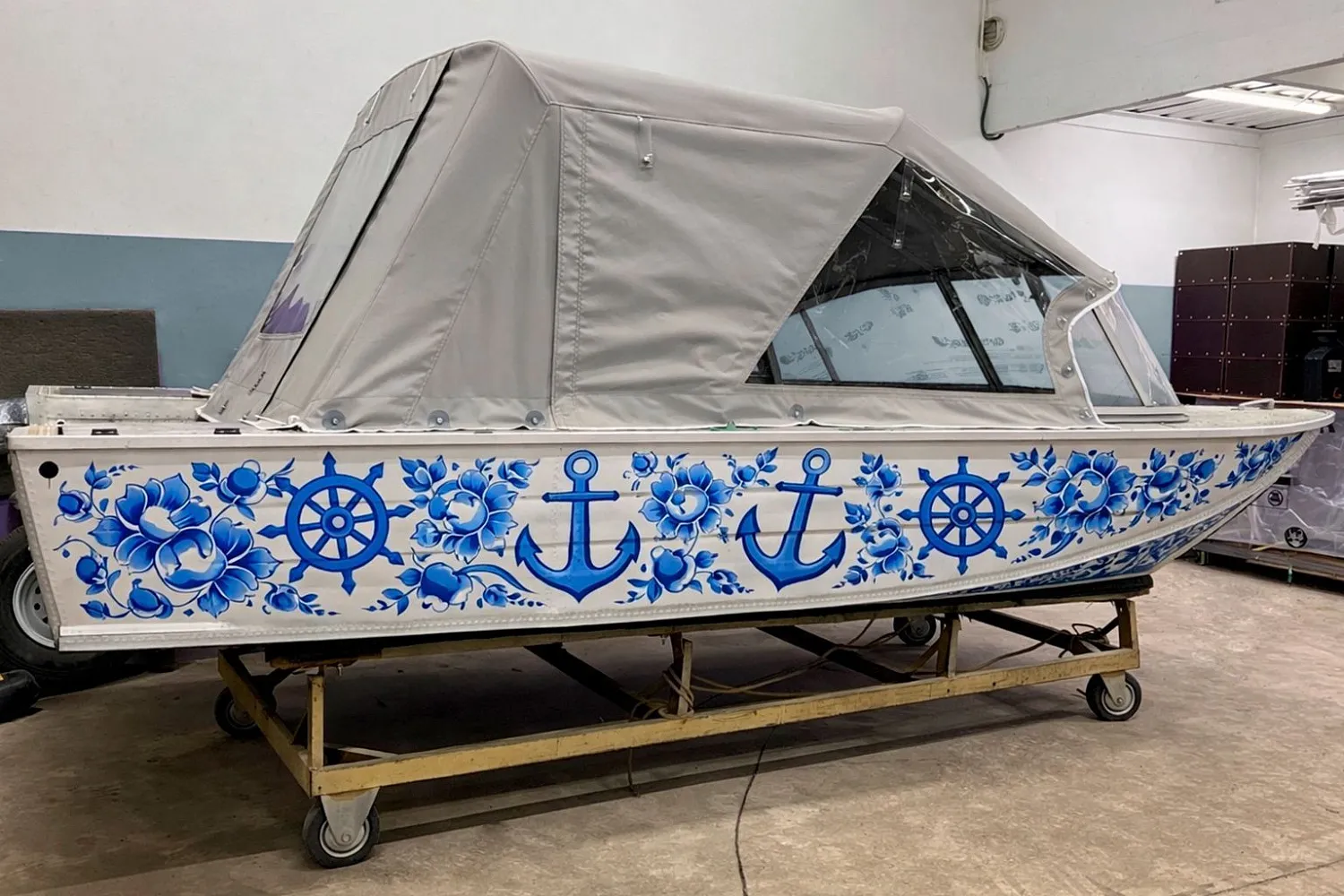 (2025) Ходовой тент для лодки Южанка 2 с ветровым стеклом модели "Элит" и укороченной боковиной "Фиш"!