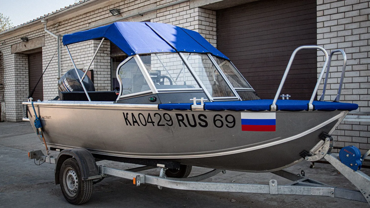 (2021) RealCraft 440 Тент ходовой на заводское стекло