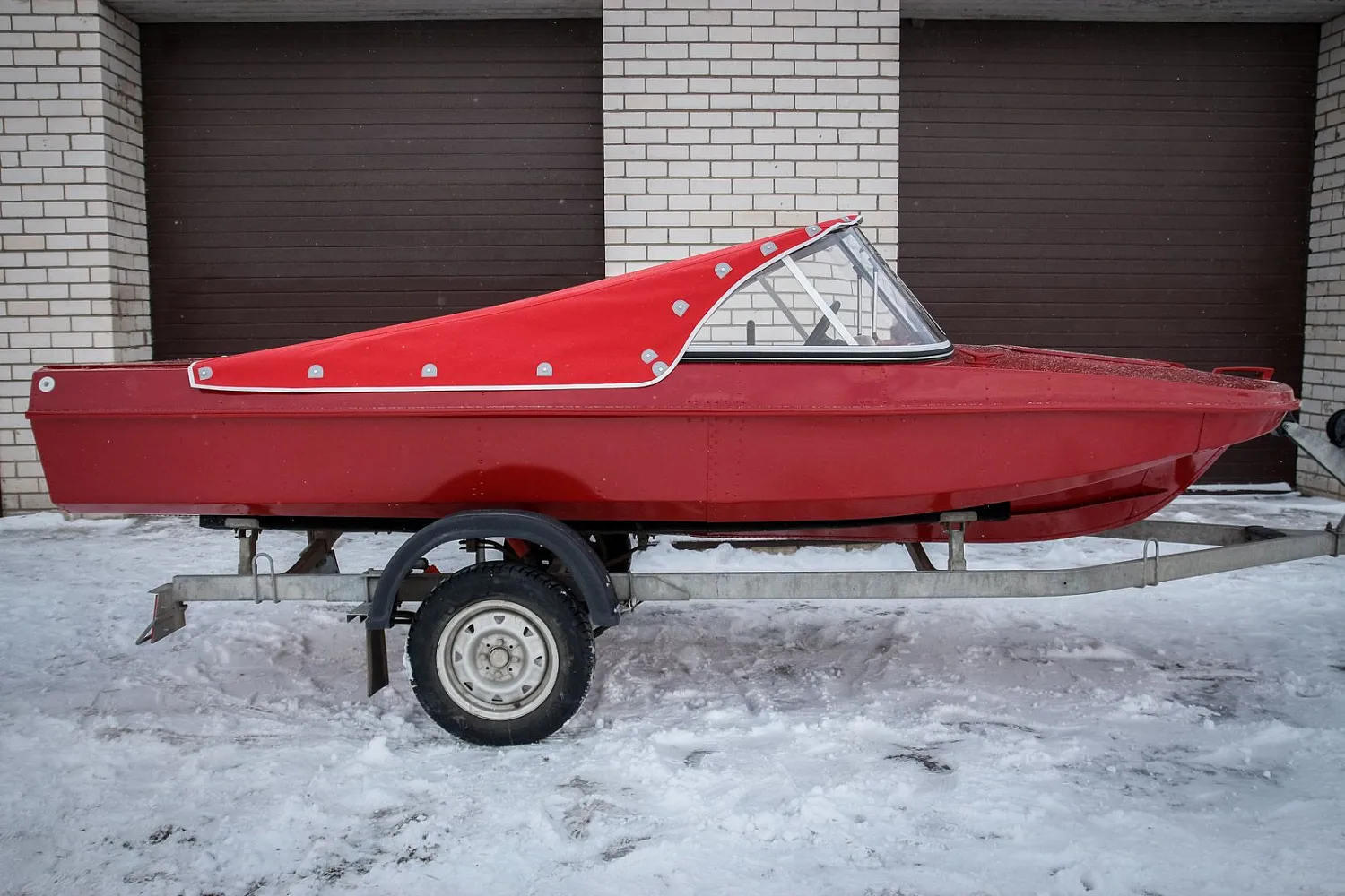 (2018) Обь 3 Ветровое стекло Элит с боковиной Классик, тент Стояночный, покраска в Красный