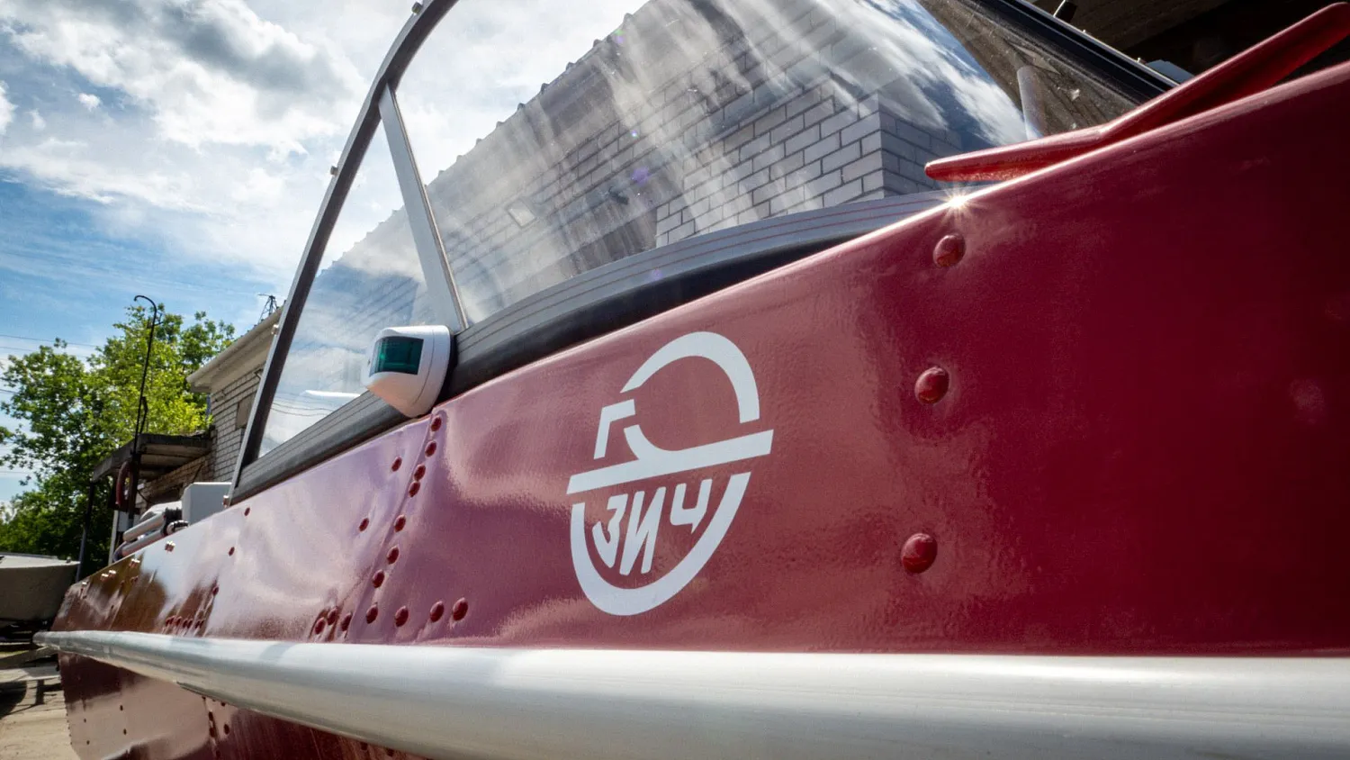 (2021) Обь 3 Ветровое стекло Элит с боковиной Классик, тент Ходовой, покраска в красный цвет