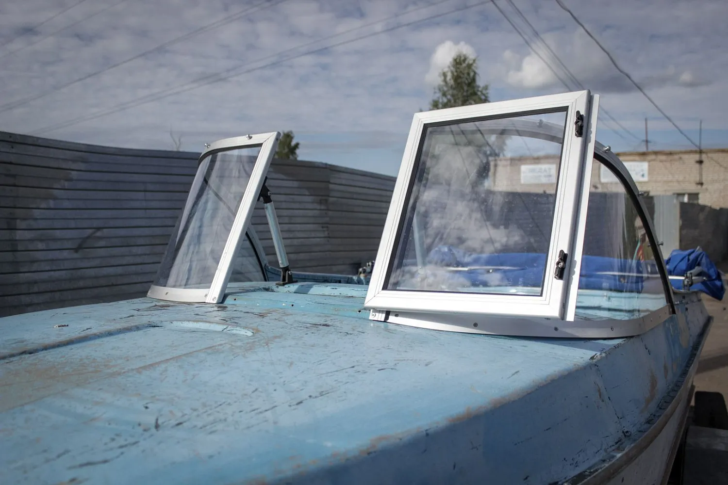 (2015) Неман 2 Ветровое стекло Элит и тент Ходовой (не серийные)