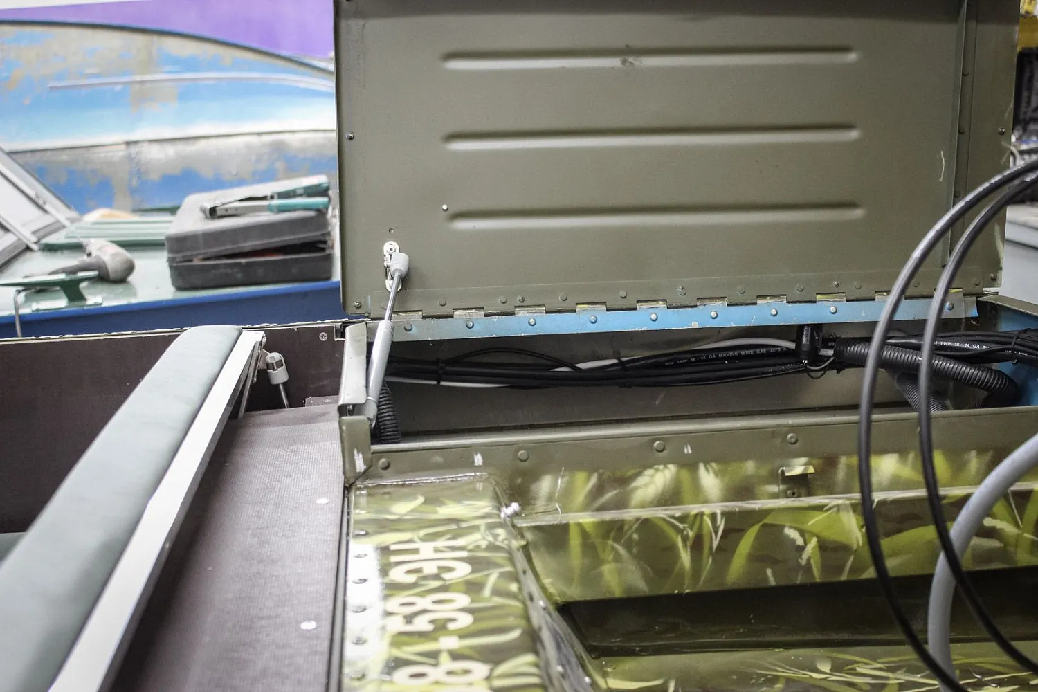 (2015) Обь 3 Ветровое стекло Премиум с боковиной Классик, покраска в камуфляж