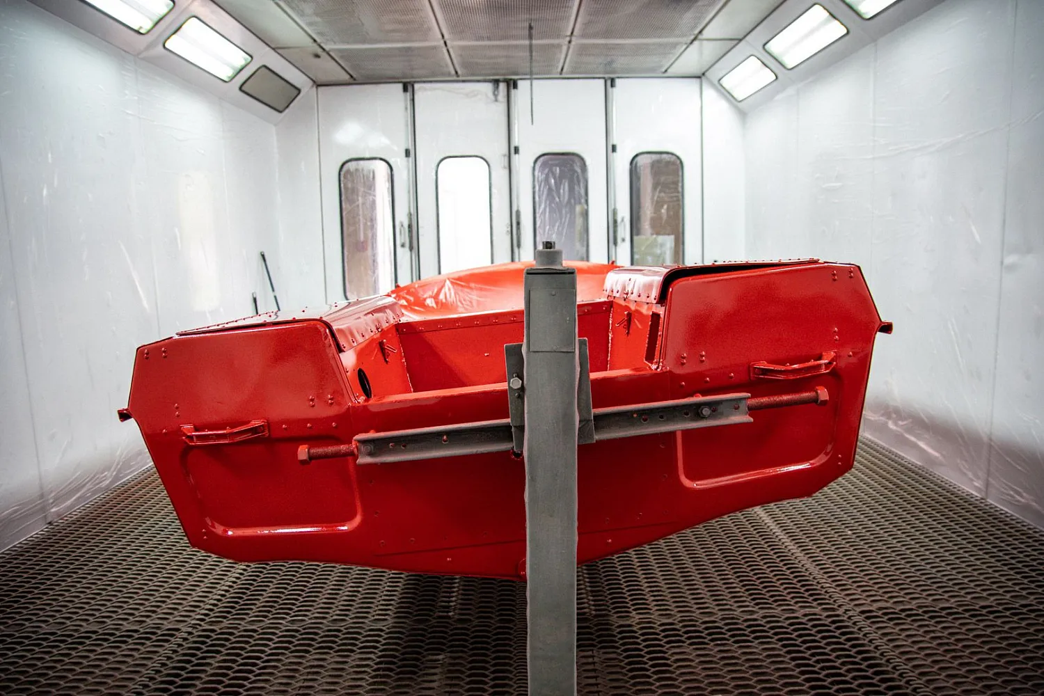 (2021) Обь 3 Ветровое стекло Элит с боковиной Классик, тент Ходовой, покраска в красный цвет