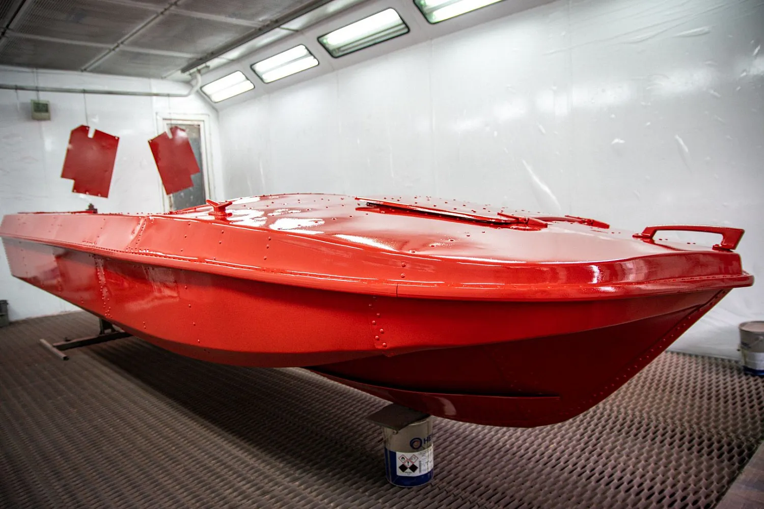 (2021) Обь 3 Ветровое стекло Элит с боковиной Классик, тент Ходовой, покраска в красный цвет