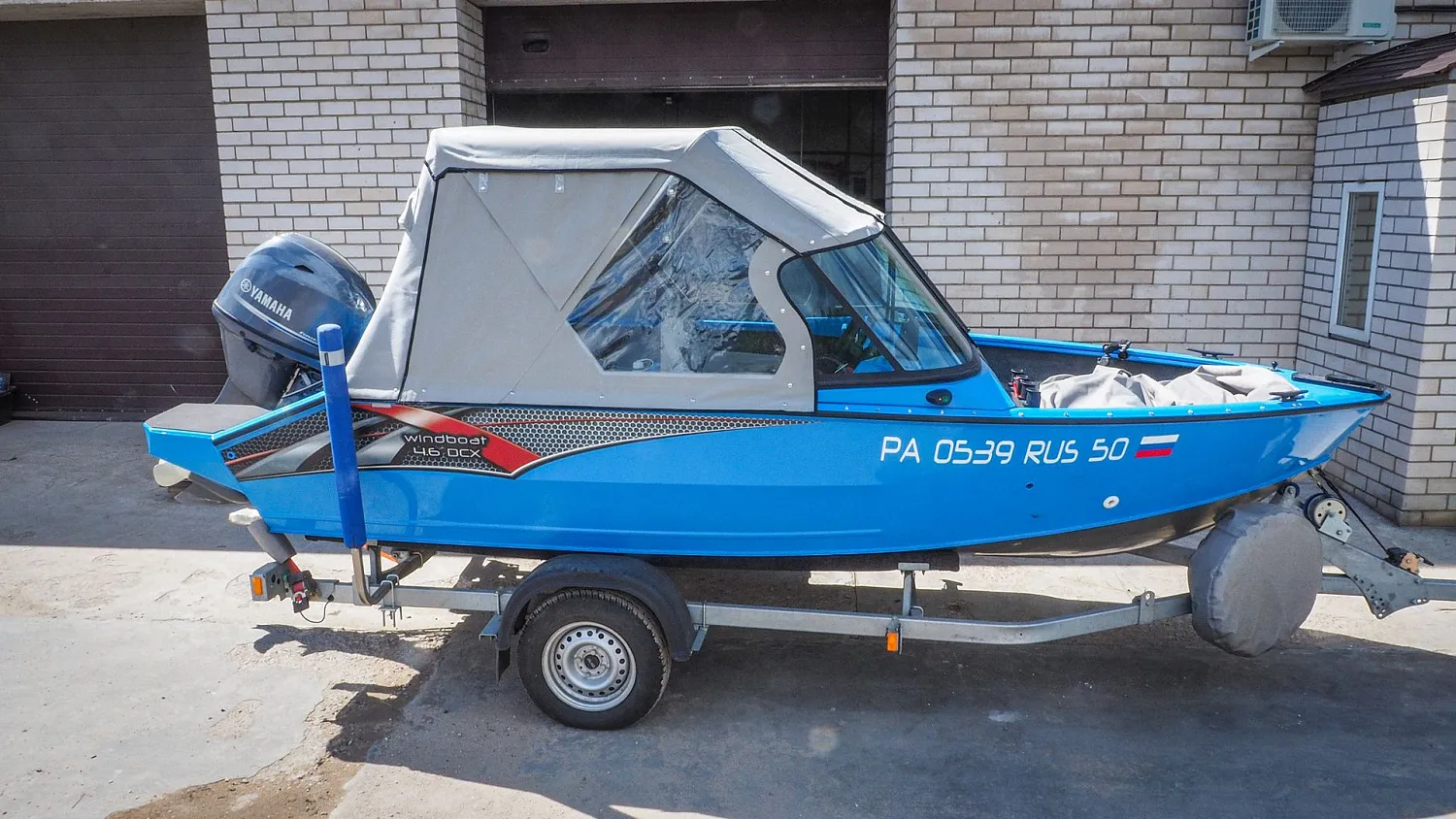 (2022) Windboat 4.6 DCX Ходовой тент на заводское ветровое стекло