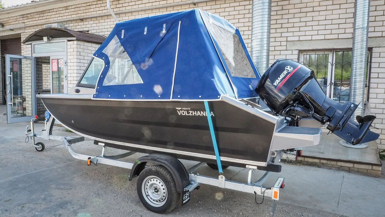 (2022) Волжанка 46 Фиш 2022 г.в. Ветровое стекло Auto и ходовой тент