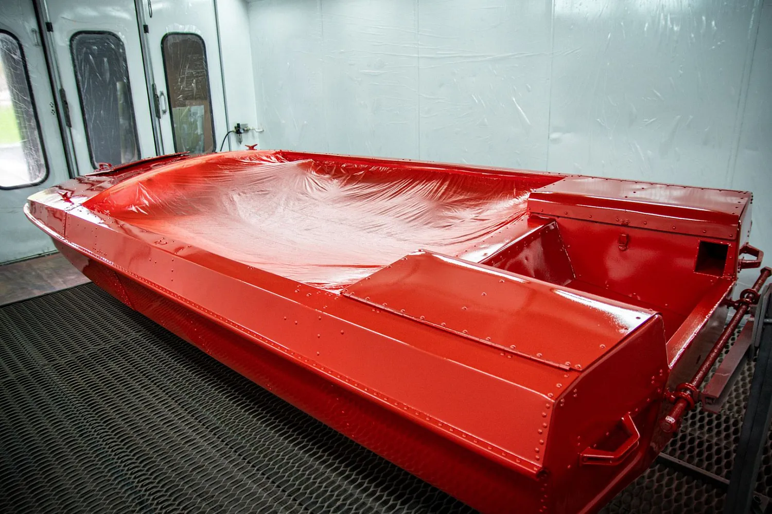 (2021) Обь 3 Ветровое стекло Элит с боковиной Классик, тент Ходовой, покраска в красный цвет