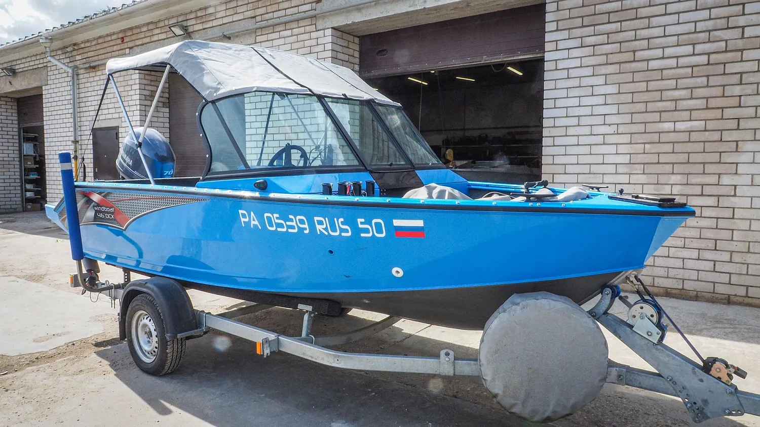 (2022) Windboat 4.6 DCX Ходовой тент на заводское ветровое стекло