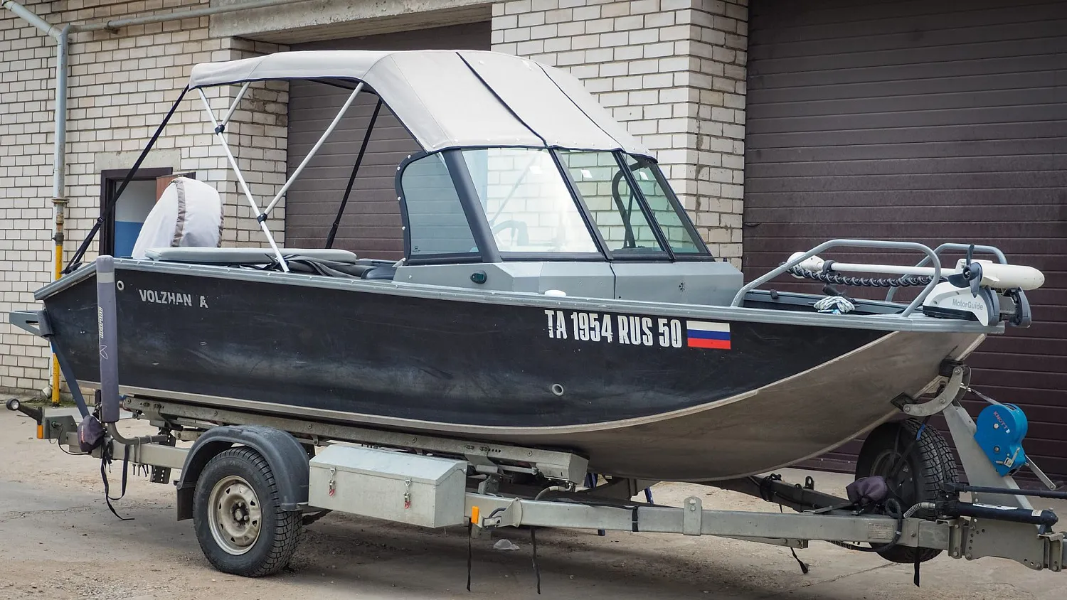 (2023) Волжанка 50 Фиш новое ветровое стекло AUTO XL и тенты