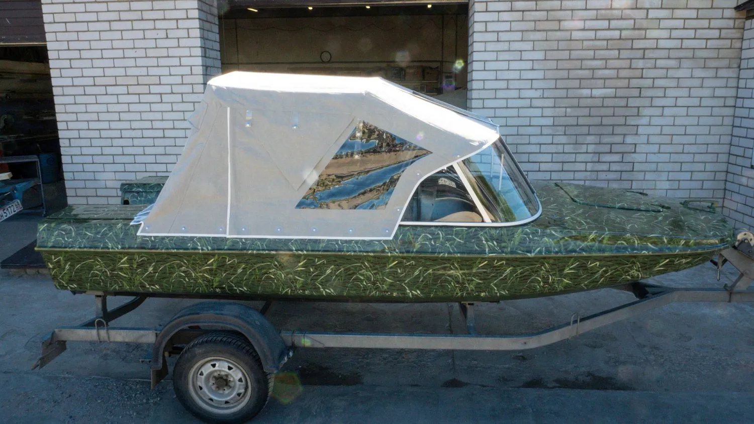 (2022) Обь 3 Ветровое стекло Комфорт с боковиной Классик, покраска в зеленый камуфляж