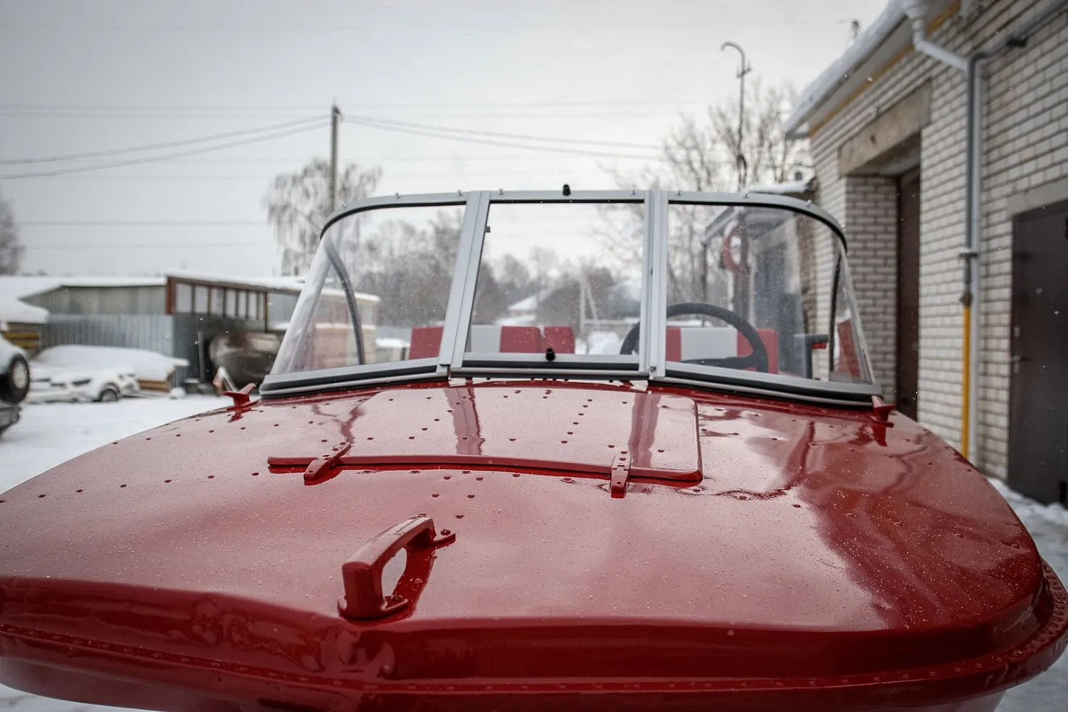 (2018) Обь 3 Ветровое стекло Элит с боковиной Классик, тент Стояночный, покраска в Красный