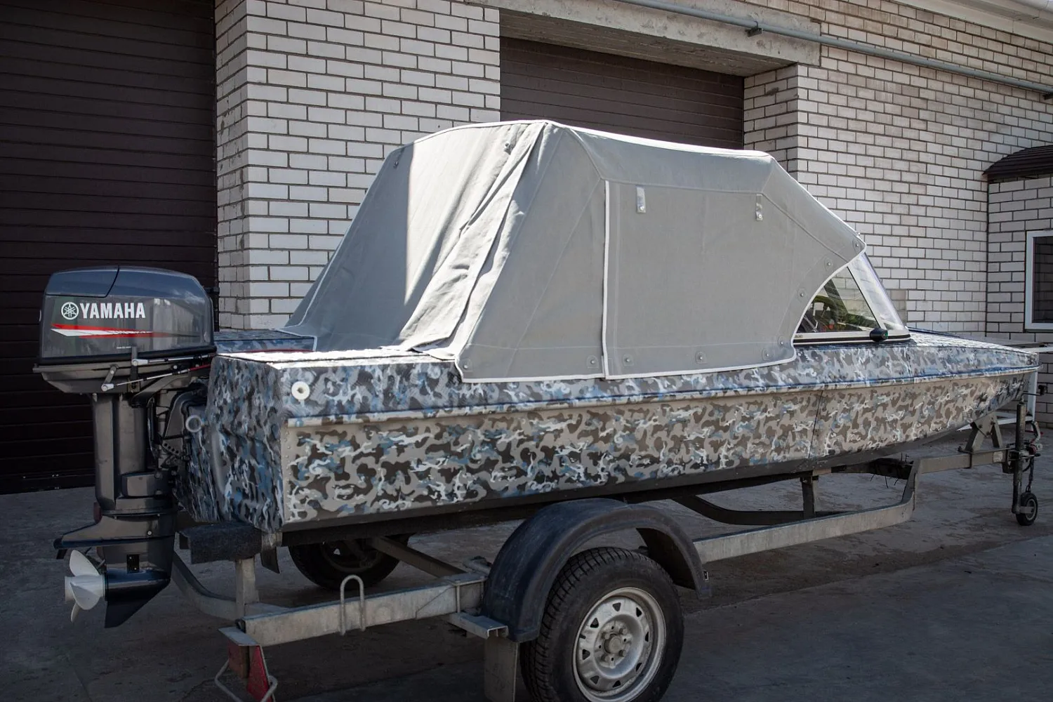 (2018) Обь 3 Ветровое стекло Элит с боковиной Классик, тент Ходовой, покраска в серо-синий камуфляж