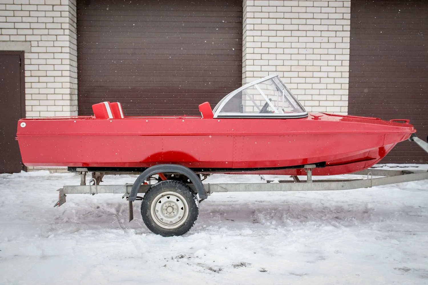 (2018) Обь 3 Ветровое стекло Элит с боковиной Классик, тент Стояночный, покраска в Красный