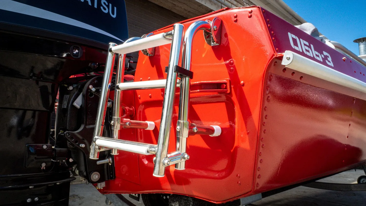 (2021) Обь 3 Ветровое стекло Элит с боковиной Классик, тент Ходовой, покраска в красный цвет