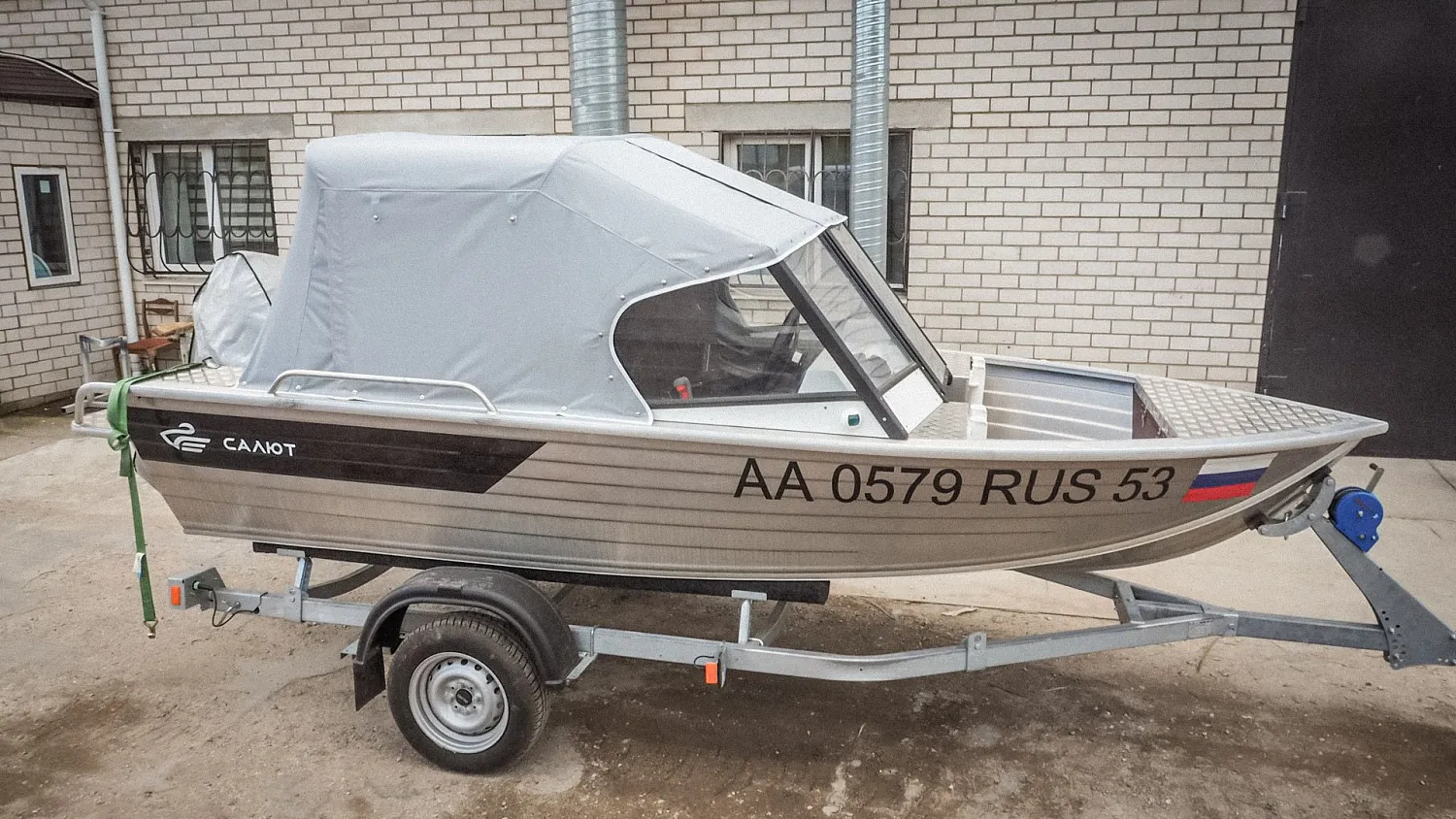 (2022) Салют 430 Ходовой тент на заводское ветровое стекло (год выпуска лодки 2021)