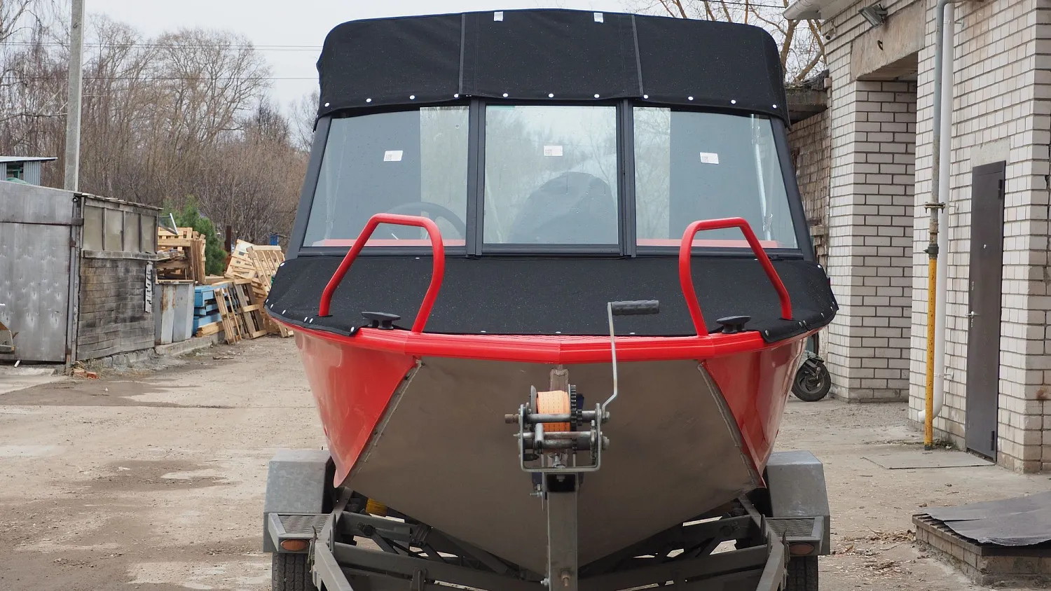 (2024) Волжанка 46 Фиш AUTO XL красная