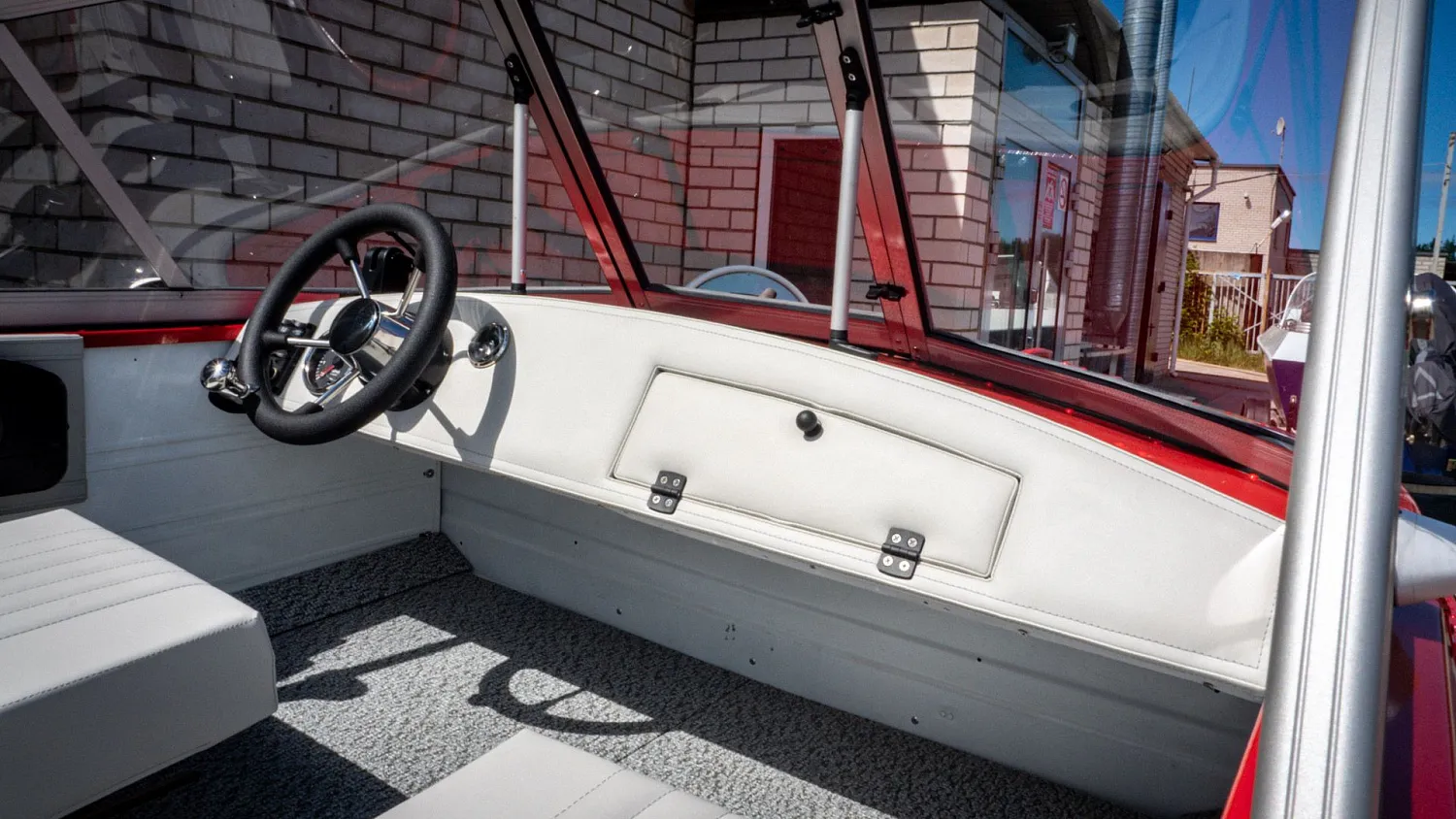 (2021) Обь 3 Ветровое стекло Элит с боковиной Классик, тент Ходовой, покраска в красный цвет