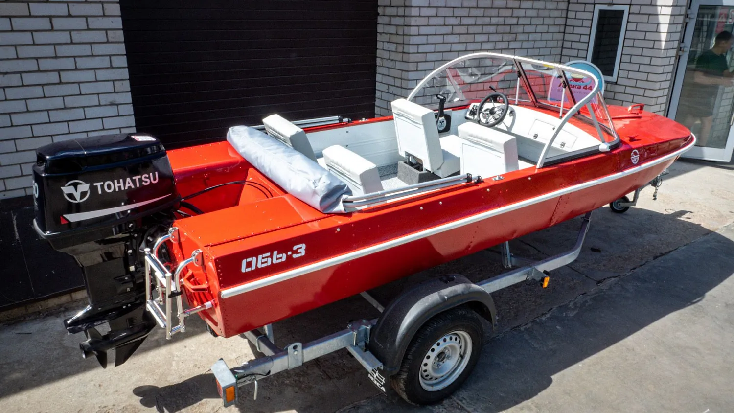 (2021) Обь 3 Ветровое стекло Элит с боковиной Классик, тент Ходовой, покраска в красный цвет