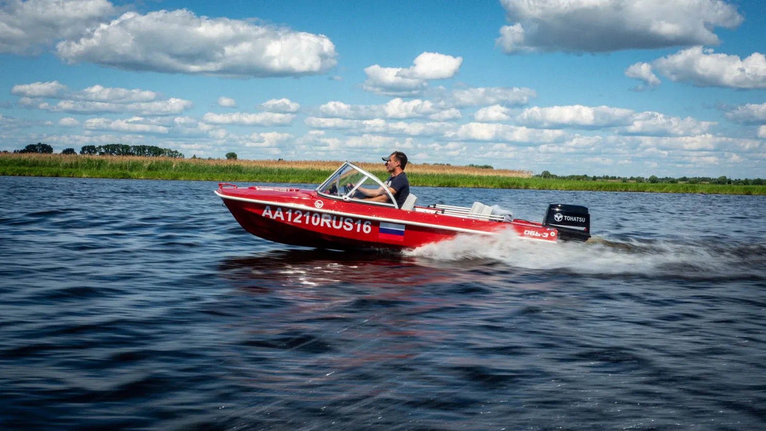 (2021) Обь 3 Ветровое стекло Элит с боковиной Классик, тент Ходовой, покраска в красный цвет