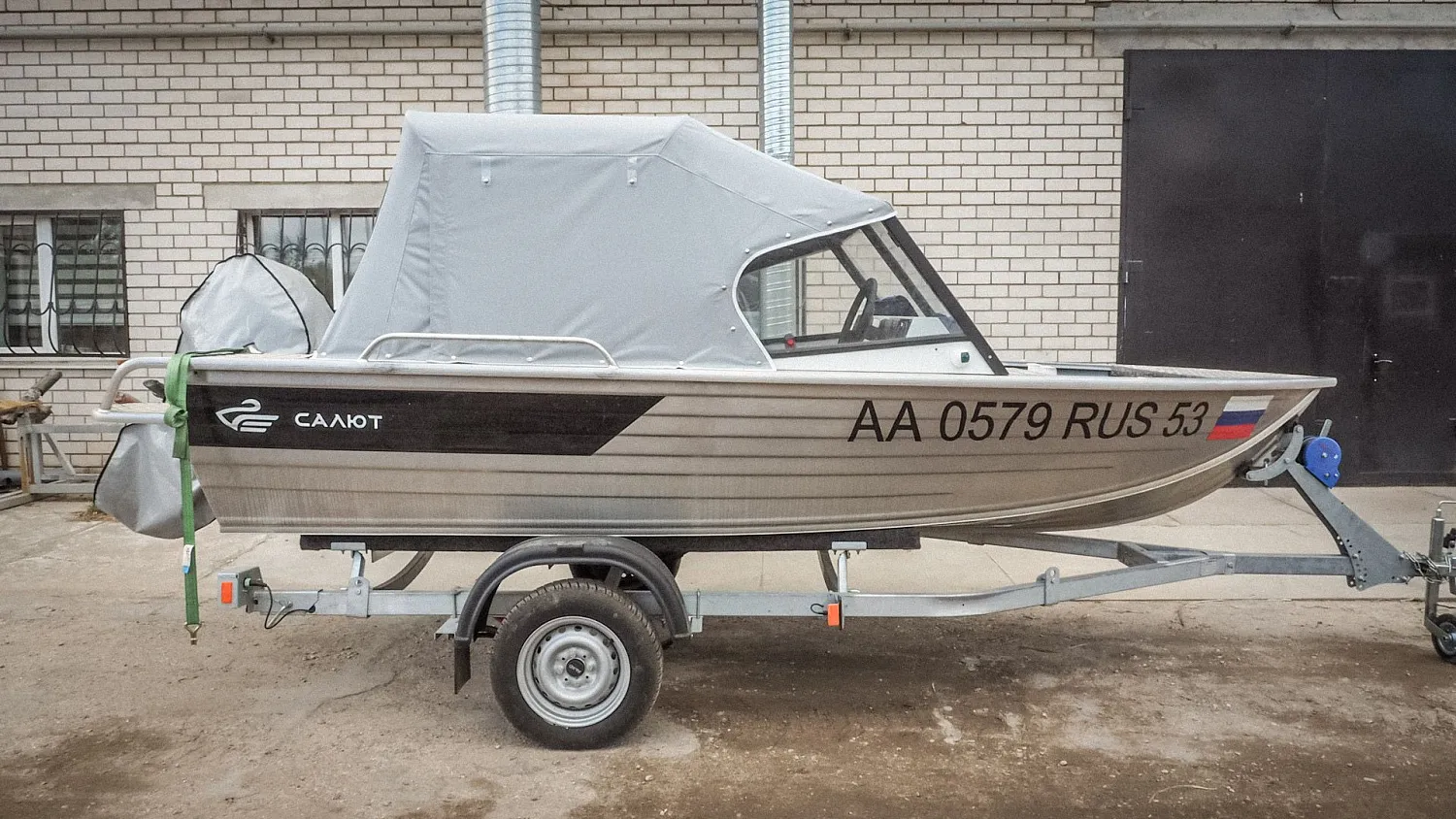 (2022) Салют 430 Ходовой тент на заводское ветровое стекло (год выпуска лодки 2021)