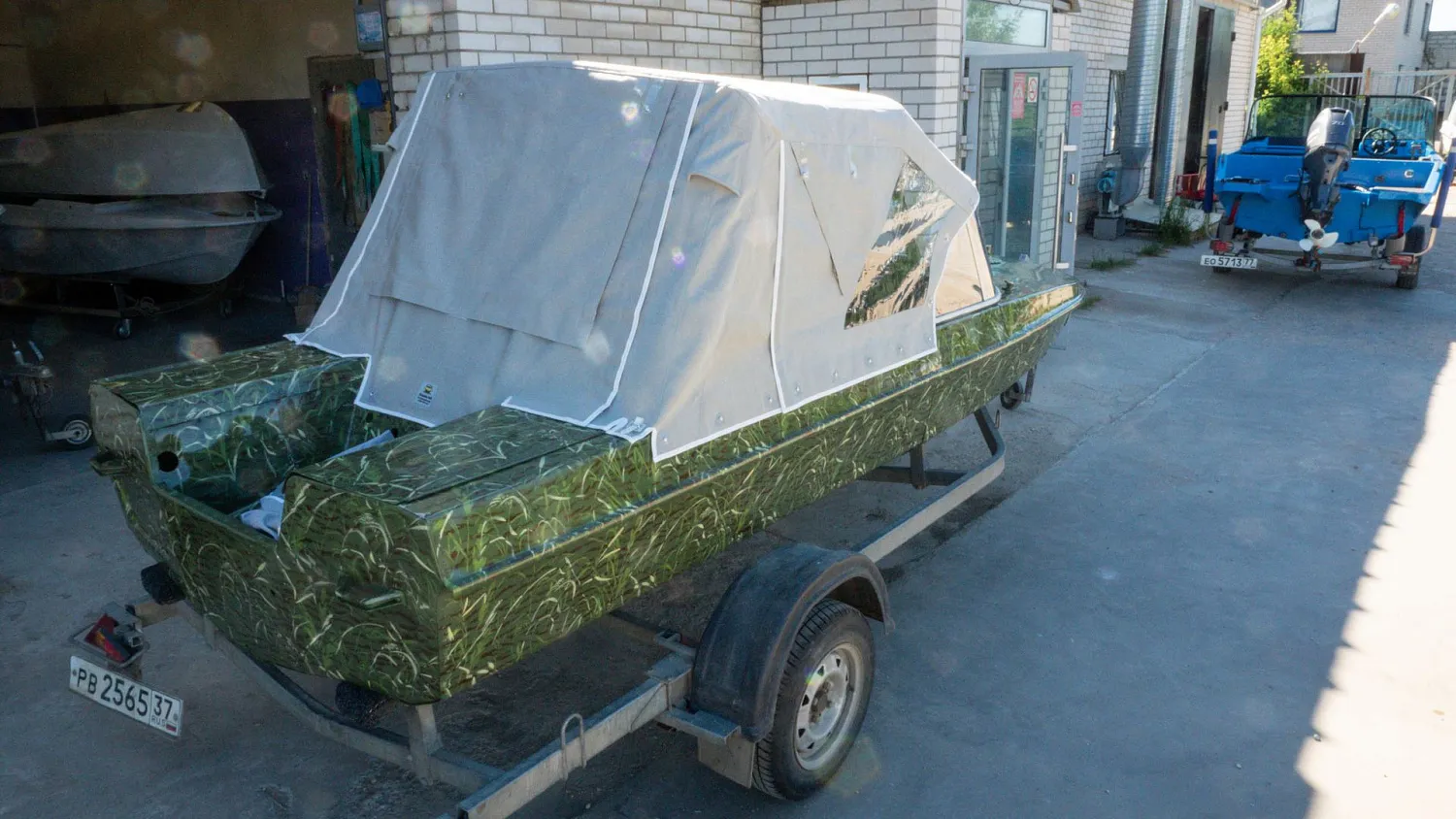 (2022) Обь 3 Ветровое стекло Комфорт с боковиной Классик, покраска в зеленый камуфляж