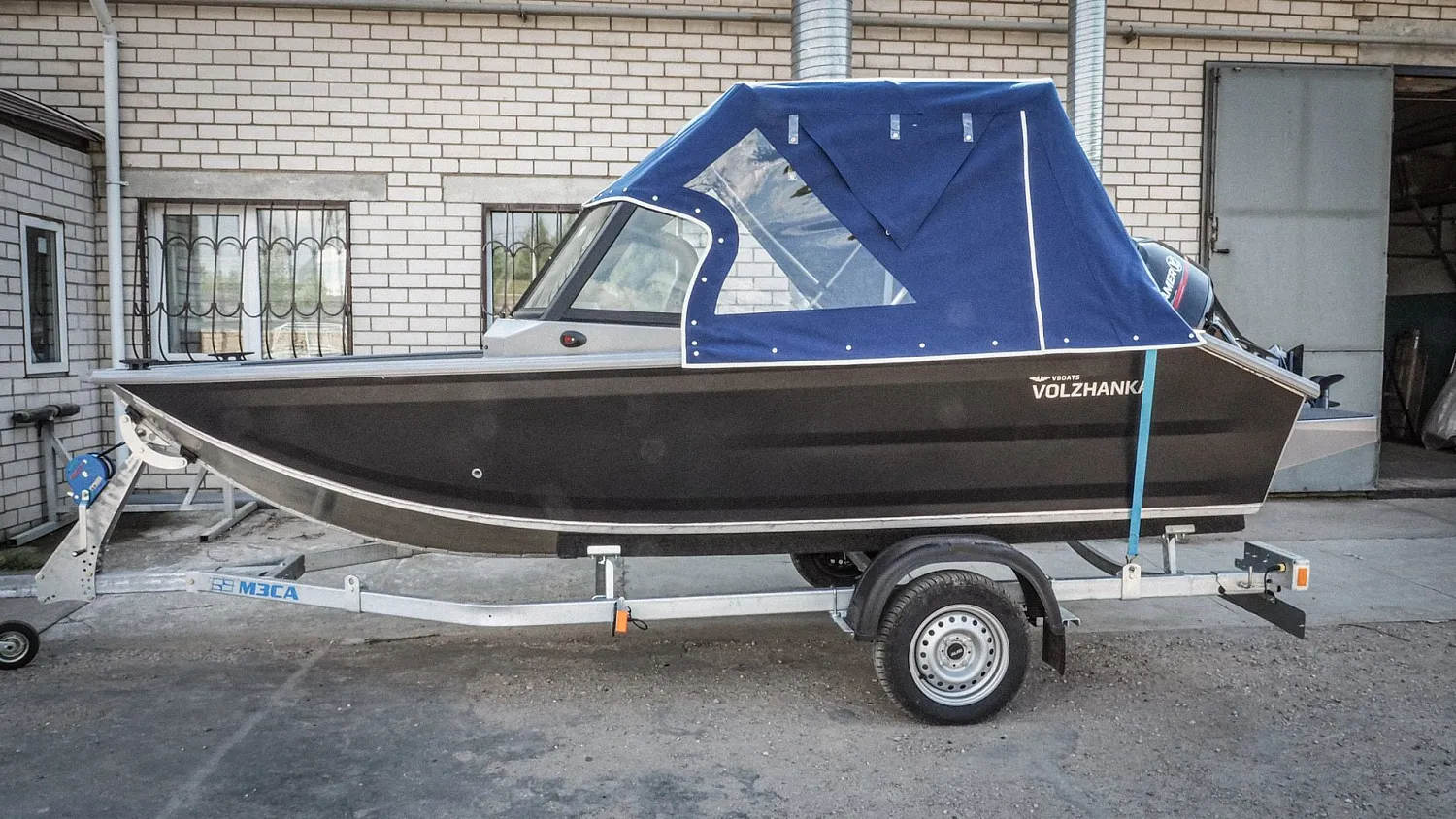 (2022) Волжанка 46 Фиш 2022 г.в. Ветровое стекло Auto и ходовой тент