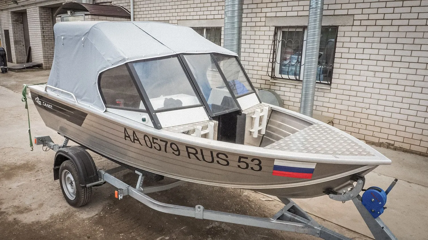 (2022) Салют 430 Ходовой тент на заводское ветровое стекло (год выпуска лодки 2021)