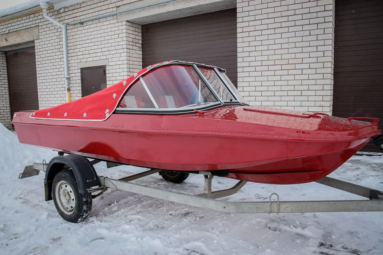 (2018) Обь 3 Ветровое стекло Элит с боковиной Классик, тент Стояночный, покраска в Красный