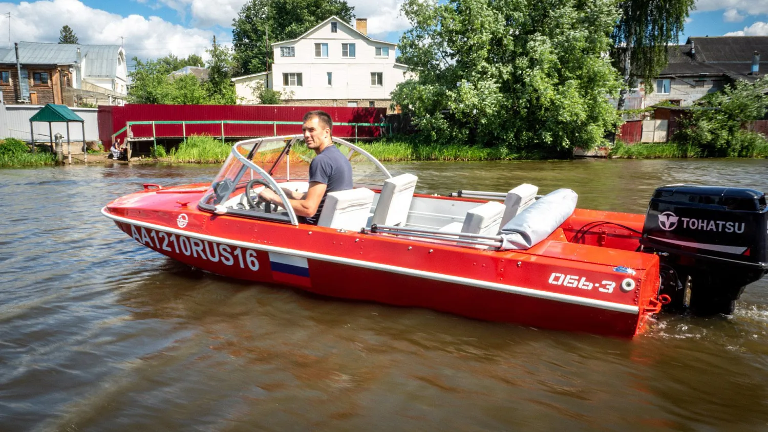 (2021) Обь 3 Ветровое стекло Элит с боковиной Классик, тент Ходовой, покраска в красный цвет