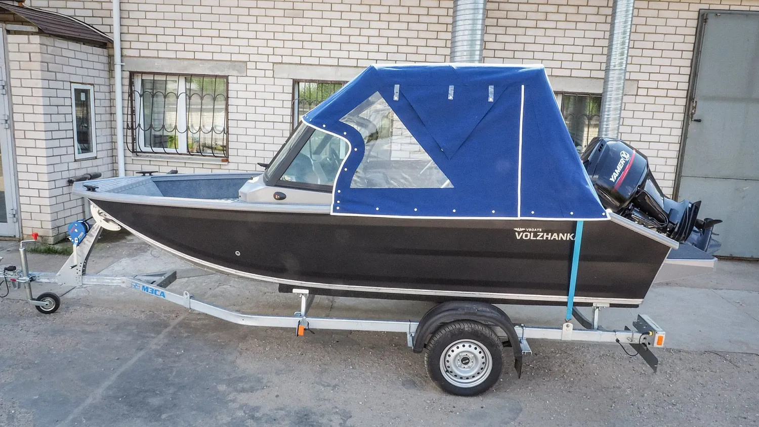(2022) Волжанка 46 Фиш 2022 г.в. Ветровое стекло Auto и ходовой тент