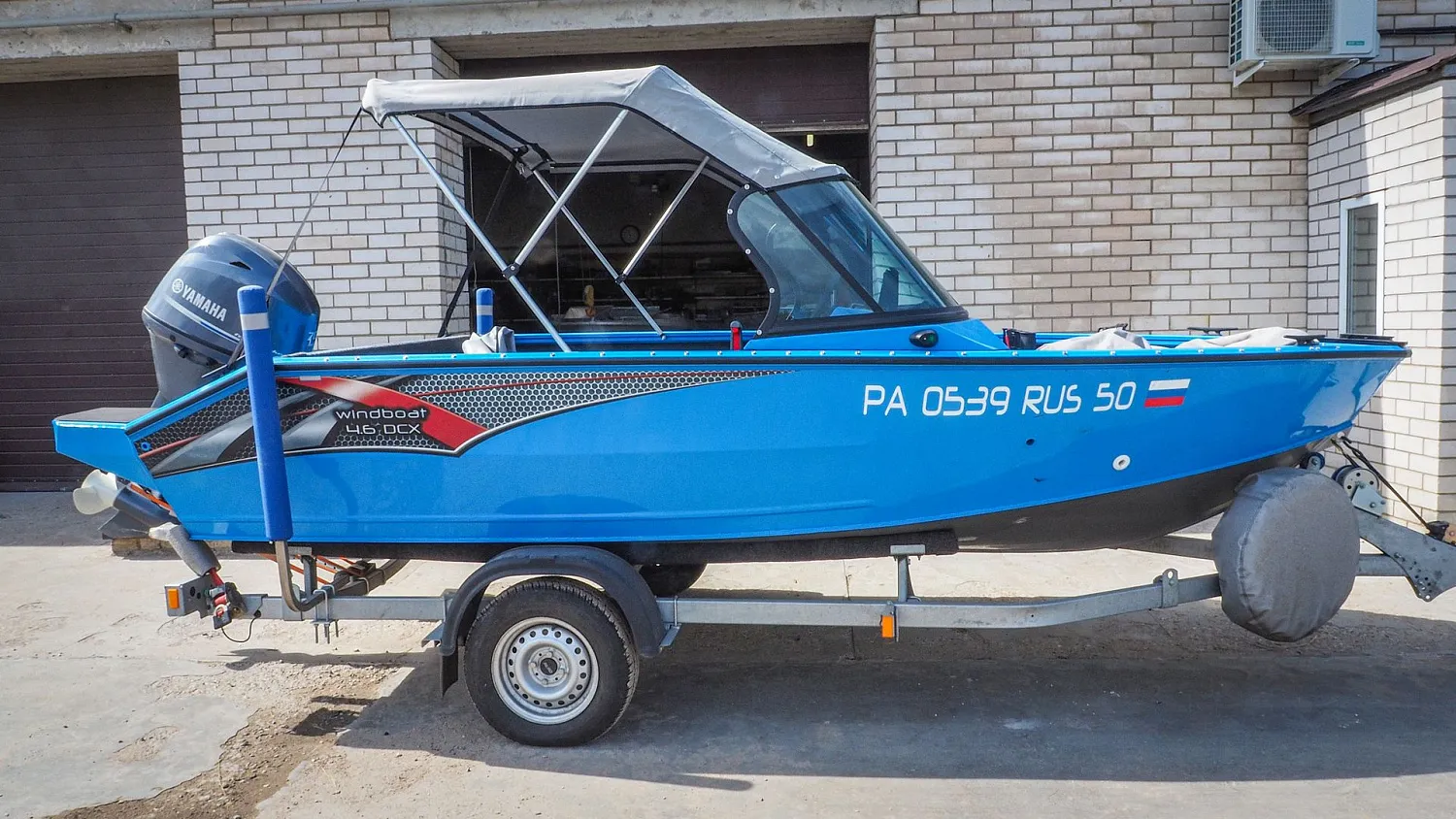 (2022) Windboat 4.6 DCX Ходовой тент на заводское ветровое стекло