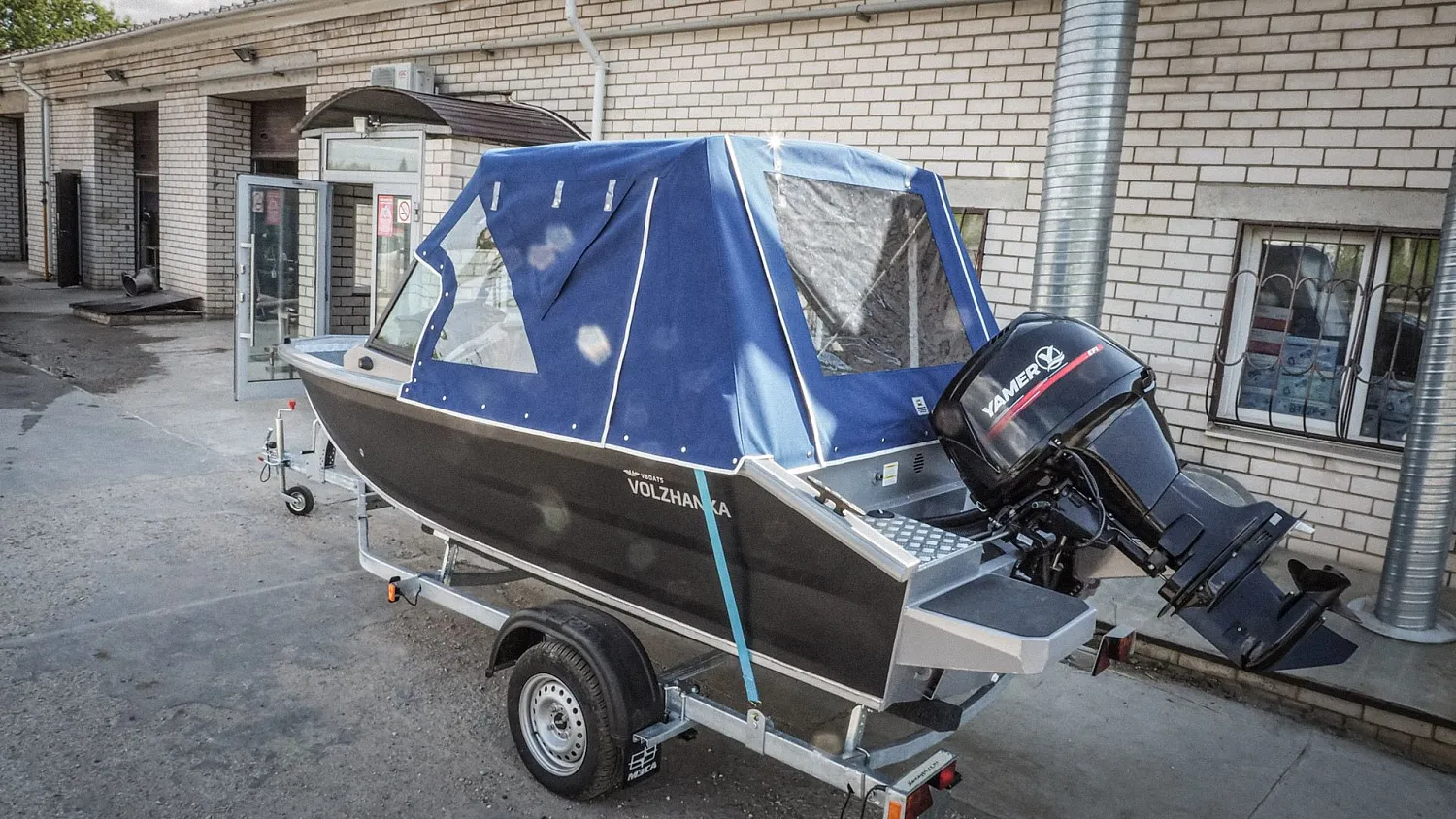 (2022) Волжанка 46 Фиш 2022 г.в. Ветровое стекло Auto и ходовой тент