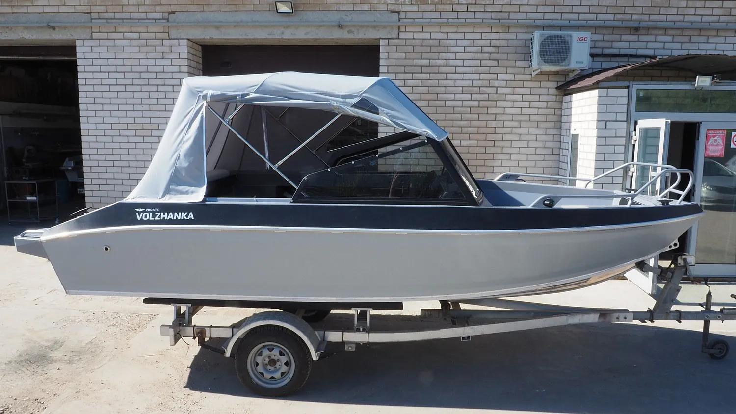 (2023)  Волжанка 53 Bowrider - Fish Ветровое стекло AUTO с боковиной Классик, Ходовой и транспортировочный тенты